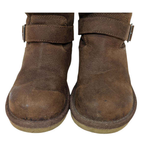 UGG Kensington Moto Boots Shearling Mid Calf Brown Buckle Boot - Picture 2 of 12